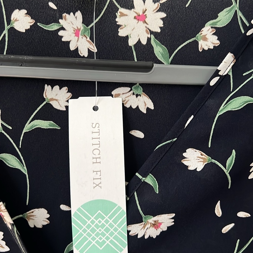 West Kei size large blouse from stitch fix. Brand new . Non smoking pet free - Picture 6 of 6